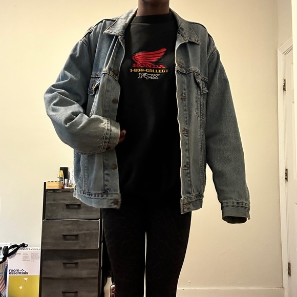 Vintage Levi’s Denim Jacket - Picture 2 of 4